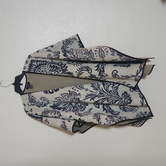 Woman's Cape - Picture 1 of 5